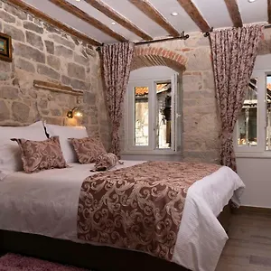 Apartment In Diocletian Palace, Split