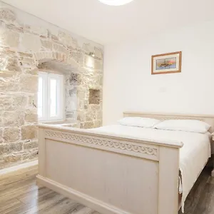 Apartment Stone Varos, Split